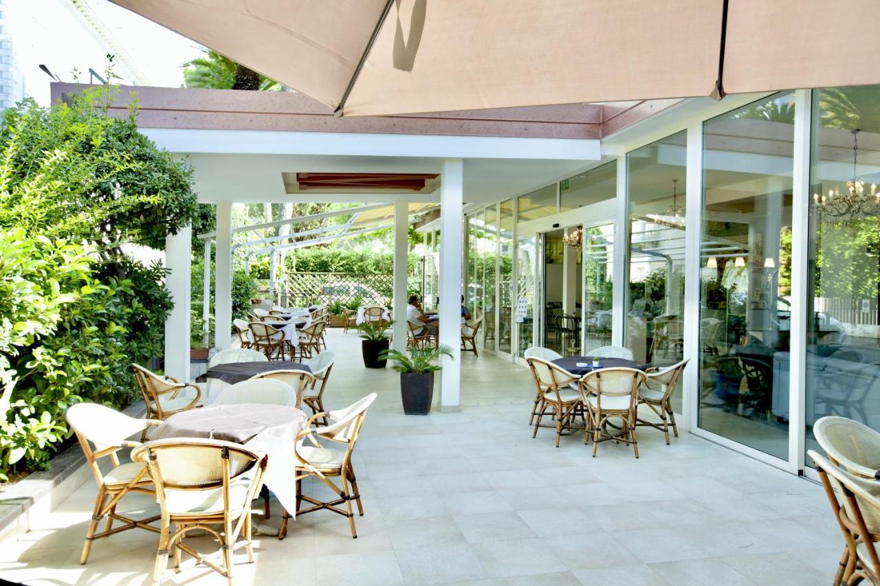 Hotel Maestri Riccione Esterno foto