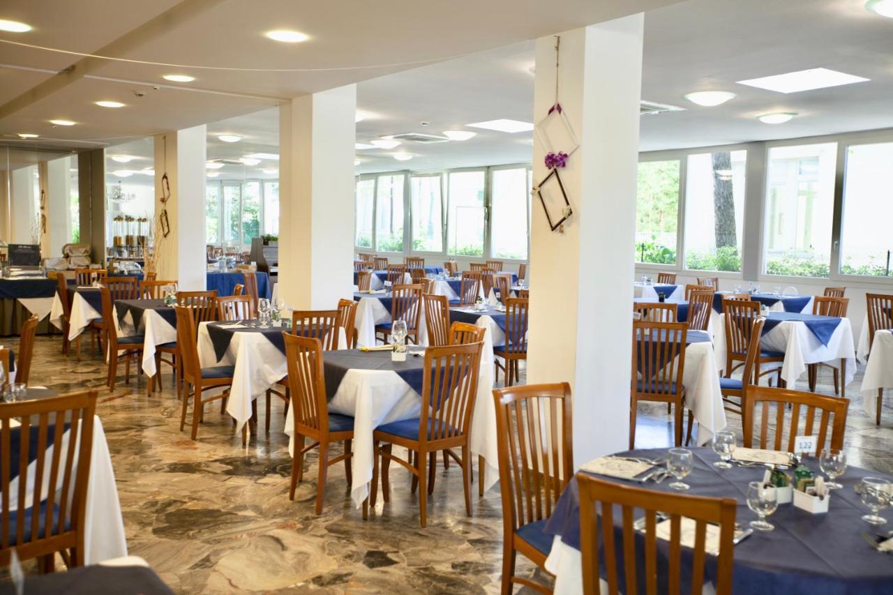 Hotel Maestri Riccione Esterno foto