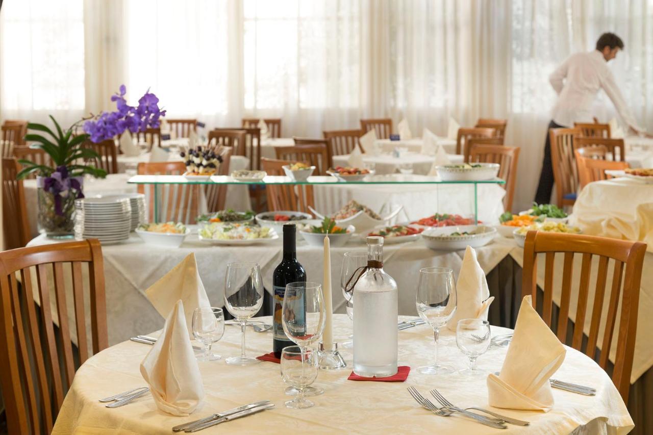 Hotel Maestri Riccione Esterno foto