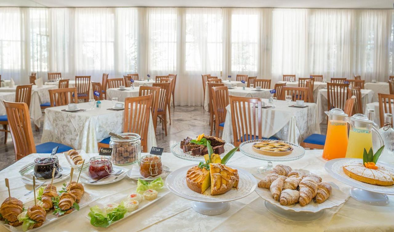 Hotel Maestri Riccione Esterno foto